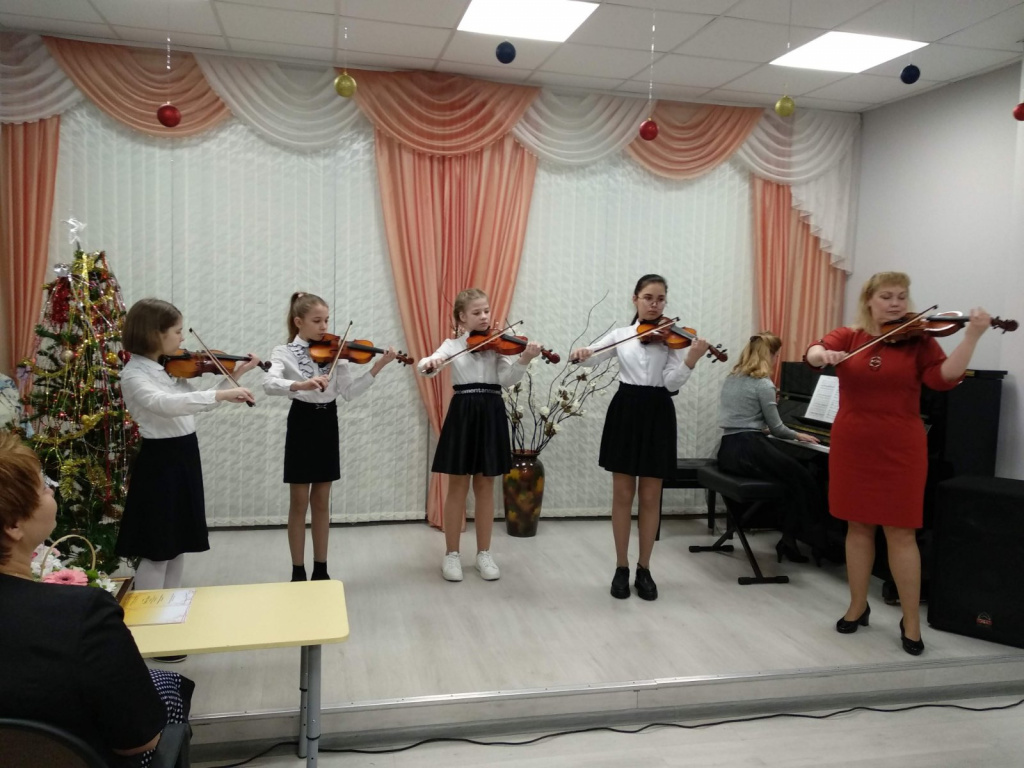 Ансамбль скрипачей