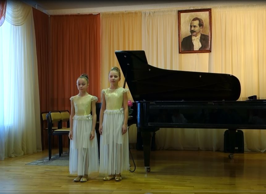 Фортепианный дуэт Рытова Полина, Чегодаева Александра (рук. Саиганданова О.Е).jpg